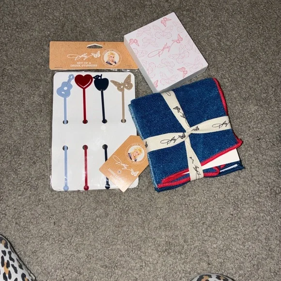 CCO Bundle @ambertrisann | Bon Voyage Shop & Share 12/7 @rockergirl717 - Picture 4 of 12